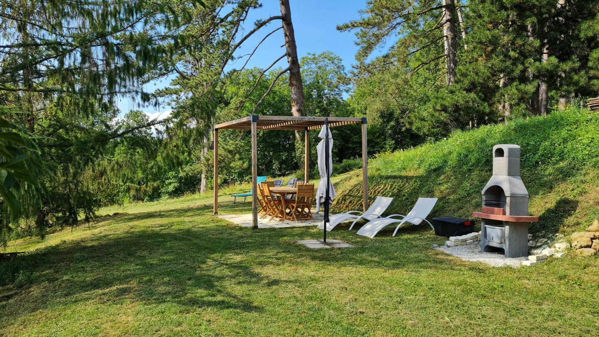 Gite 2 Du Chateau De Feschaux Villeneuve-sous-Pymont Eksteriør bilde